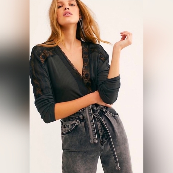 Free People Sweaters - Free People Lola Long Sleeve Lace V Neck Black Tee Women's Size XS Lightweight